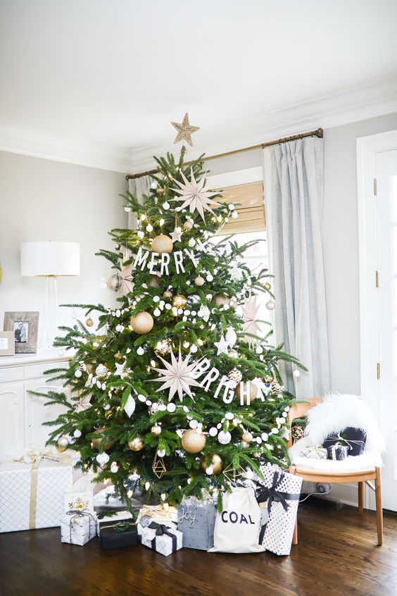 Elegant White and Gold Christmas Tree Decor Ideas