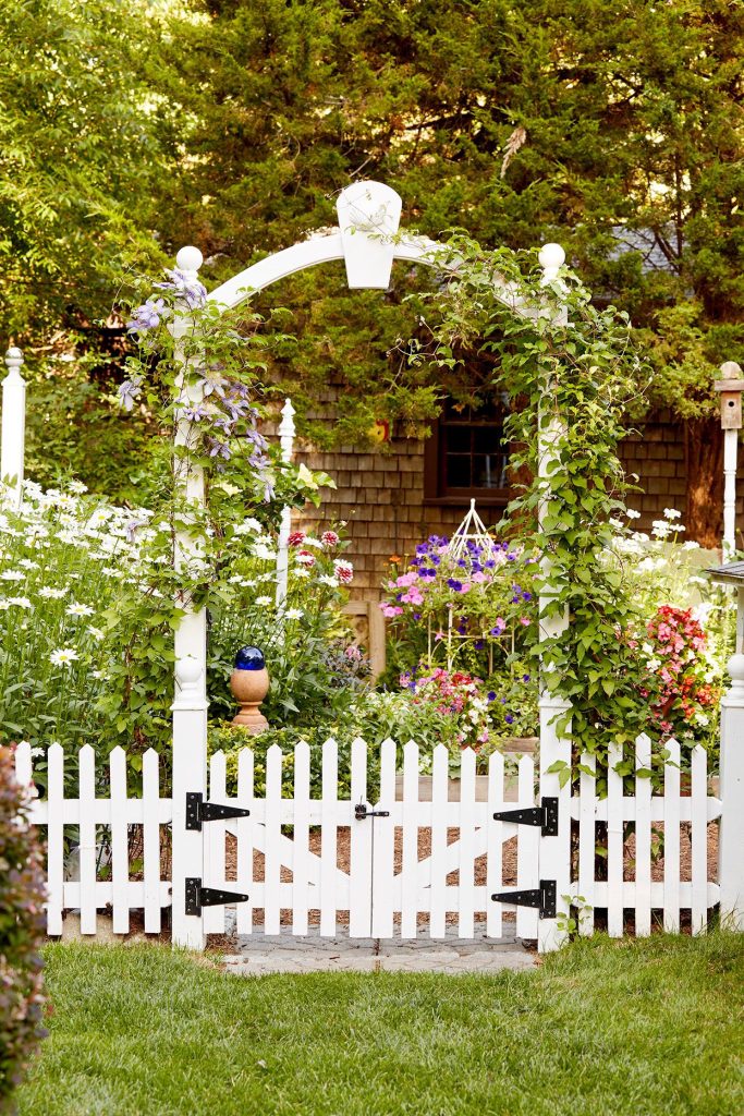 English Country Pallet Fence Ideas