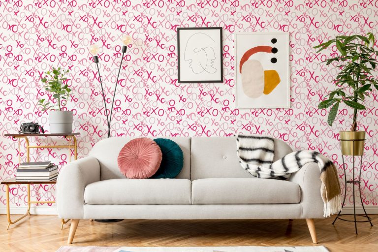 25 Preppy Wallpaper to Upgrade Your Home
