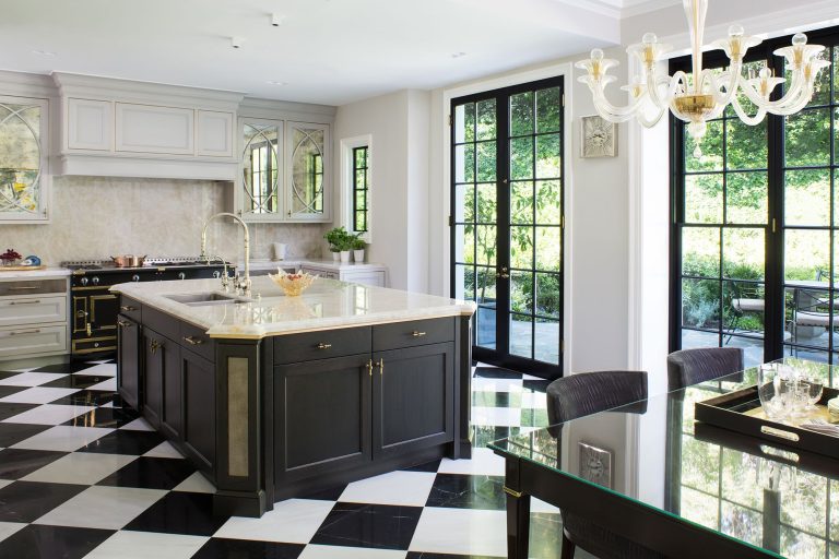 30 Chic Black and White Kitchen Designs for a Timeless Look