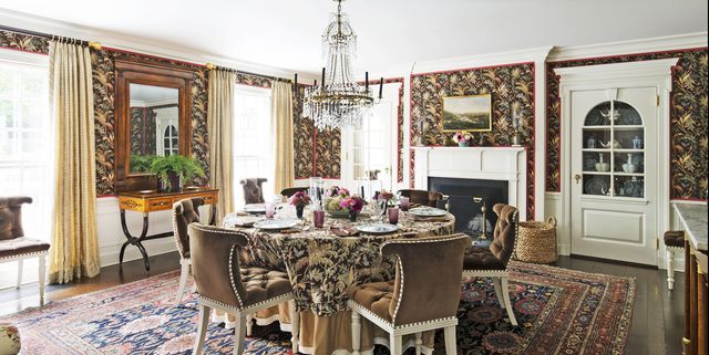 Textile Appeal by using an Antique Mirror