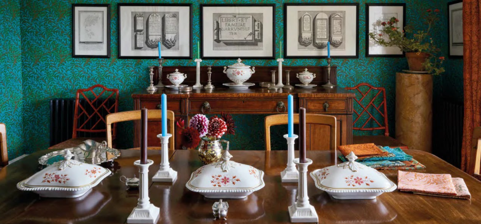 Vintage Wallpaper Inspiration for 2024: Timeless Elegance in Modern Homes