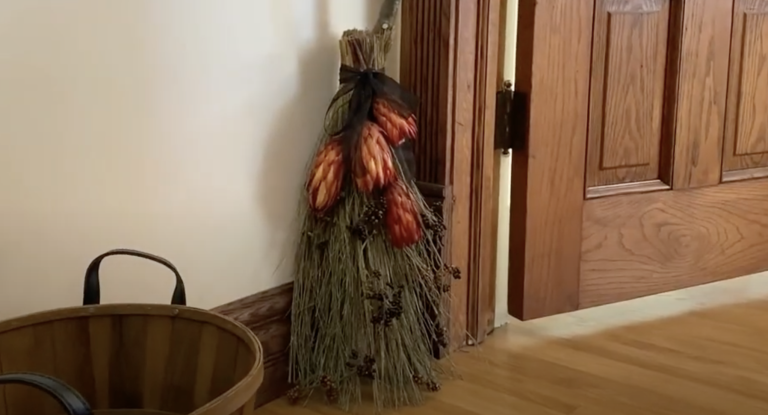 DIY Witches Broom: Materials and Instructions