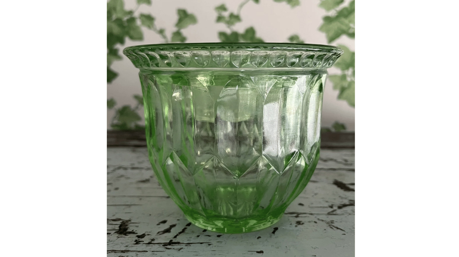 Vintage_Green_Glass_Vase_Frog