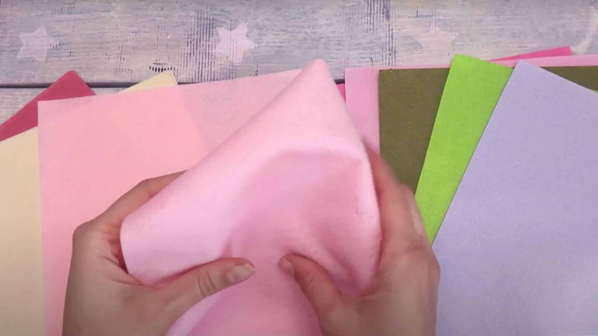 Choose_Soft_Felt_that_Folds_Easily_Without_Creases