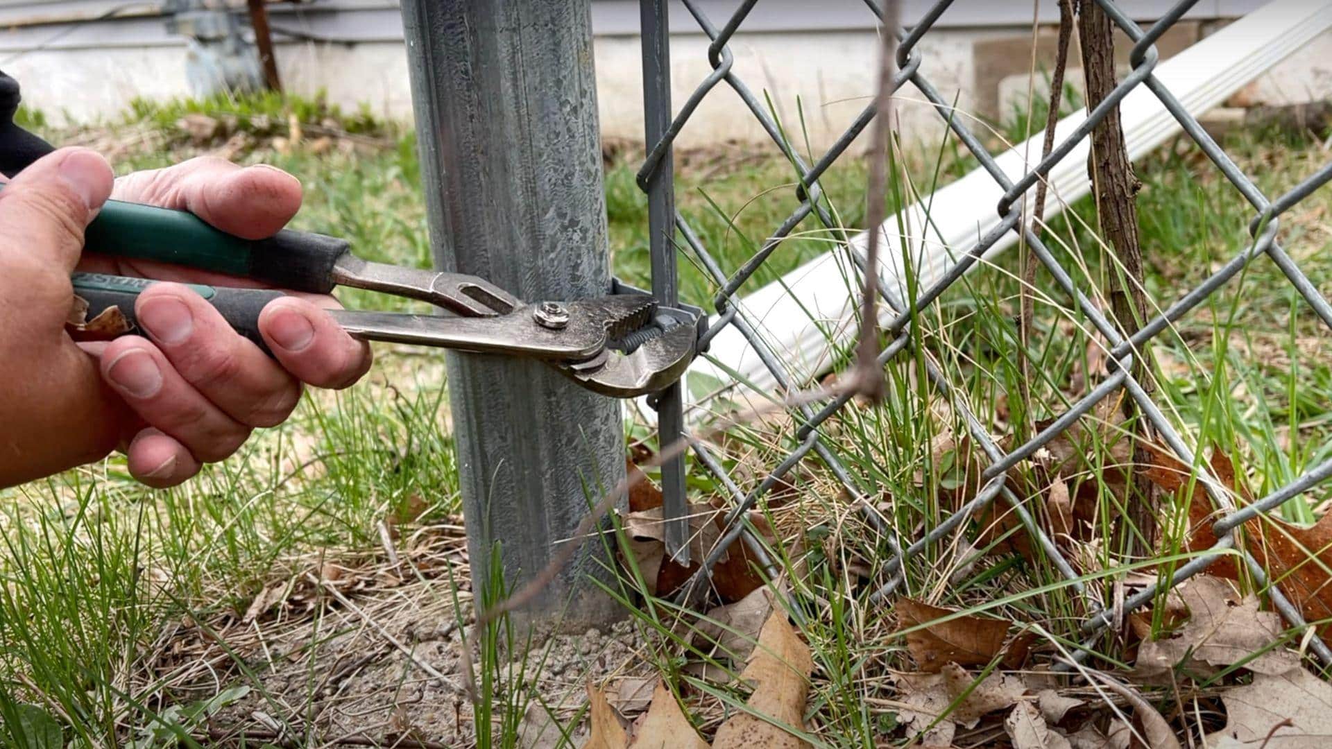Step_2_Remove_the_Bolts_from_the_Posts