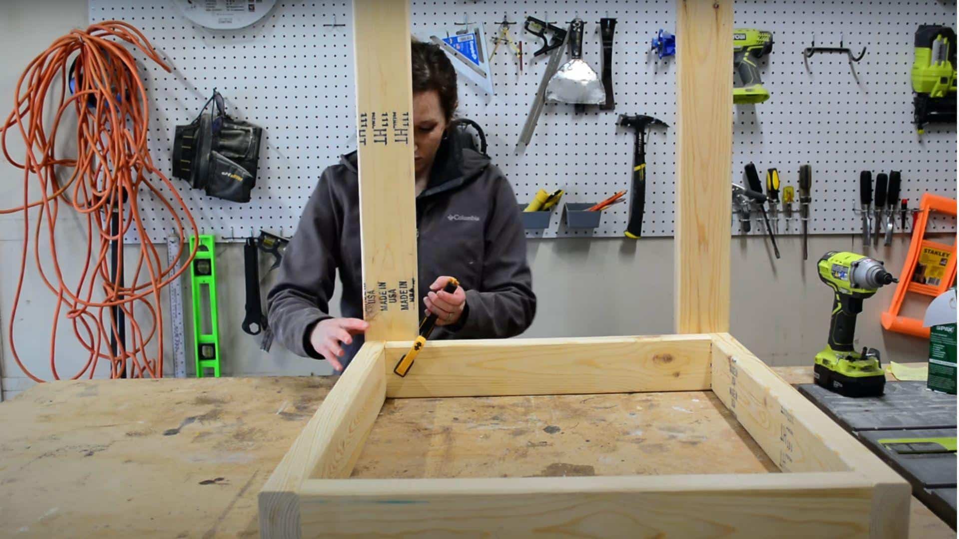 Step_3_Attach_Legs_to_Center_Frames