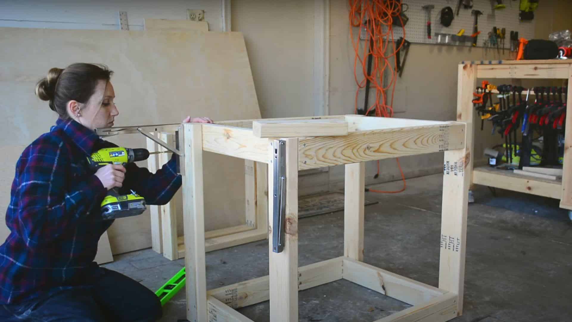 Step_4_Install_Folding_Brackets
