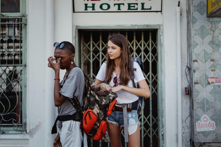 How to Pick the Perfect Travel Bag for Women