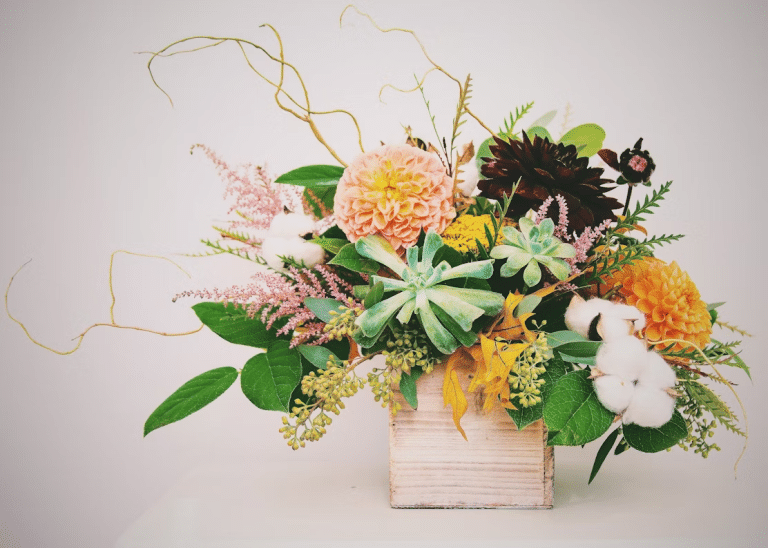 Dubai Style in the Details: DIY Décor with Fresh Flowers