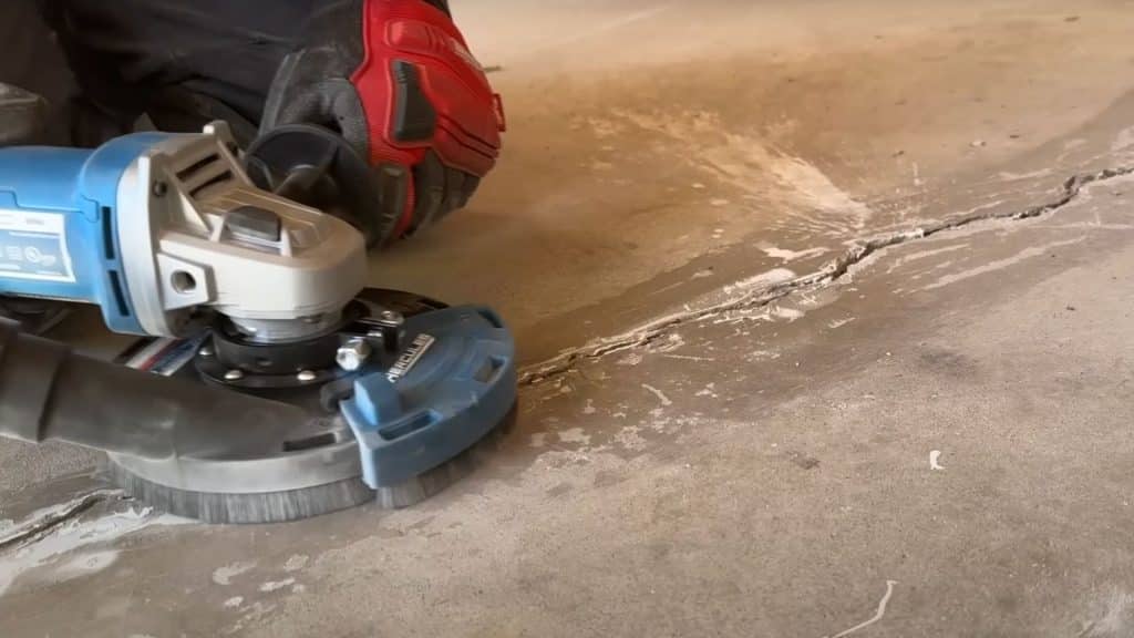 Prepare the Crack with Grinding Wheels