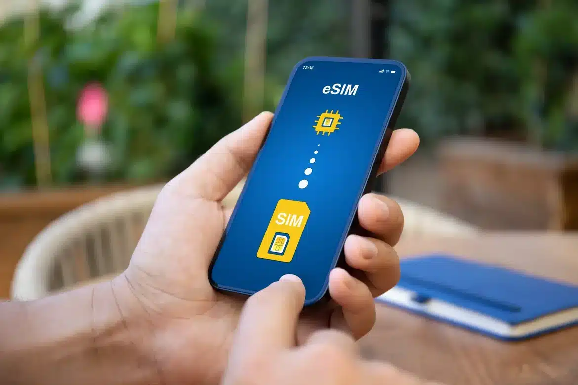 Reasons Why an eSIM Is Crucial While Traveling With a Motorhome