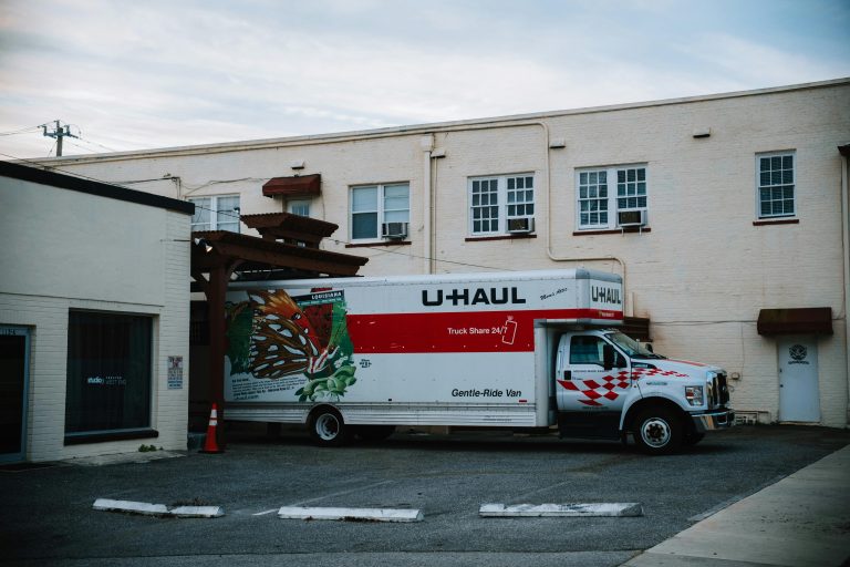 Why Hiring a White Glove Moving Company Is Beneficial