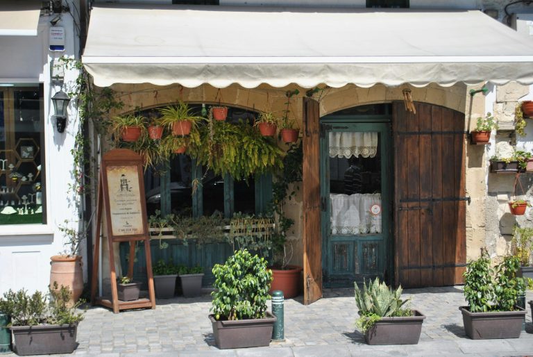 How to Budget Smartly for a Retractable Awning